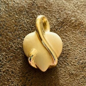 18K hollow gold heart Enhancer.